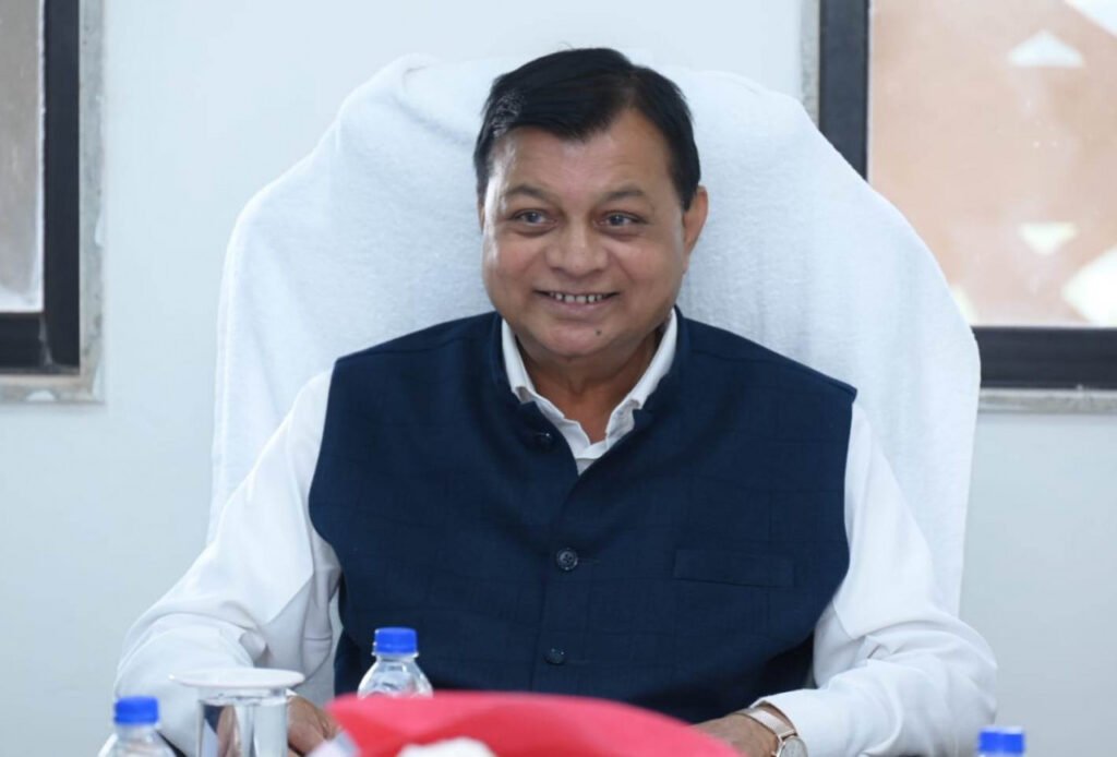 वाणिज्य एवं उद्योग Minister लखनलाल देवांगन ने विभागीय काम-काज की समीक्षा की