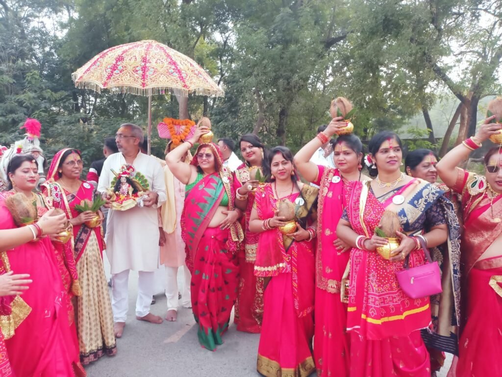 धर्म कर्म : रविशंकर शुक्लनगर में कलश यात्रा के साथ श्रीमद भागवत कथा का हुआ शुभारंभ