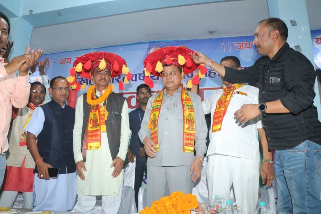 मंत्री लखनलाल देवांगन का यादव समाज ने किया सम्मान