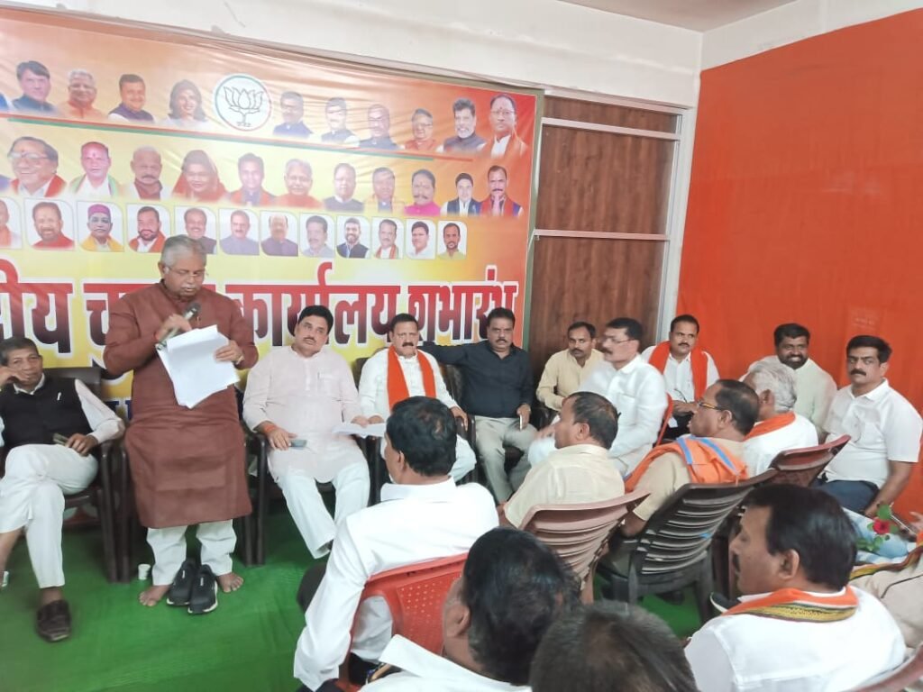 कोरबा लोकसभा प्रभारी धरमलाल कौशिक की अध्यक्षता में हुई प्रबंधन समिति और कोर कमेटी की बैठक