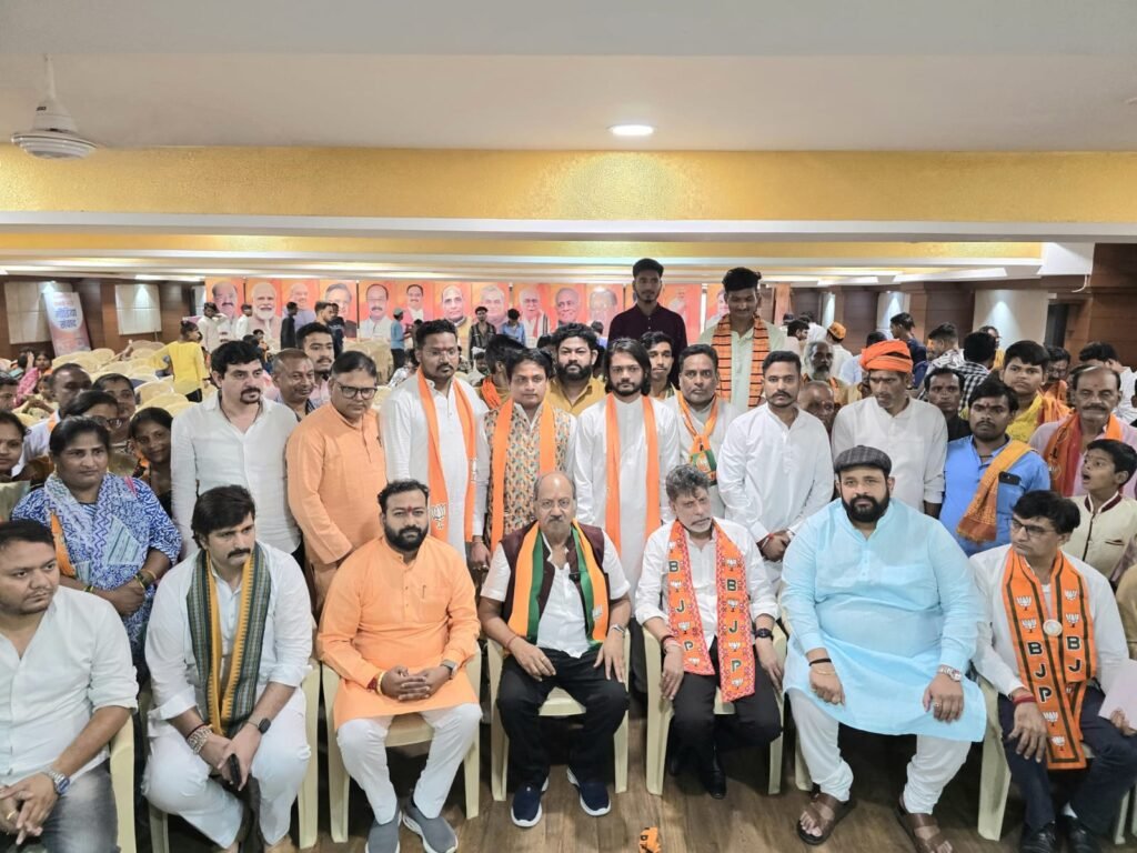 प्रदेश प्रवक्ता अमित साहू के नेतृत्व में सैकड़ों युवाओं ने ली भाजपा की सदस्यता