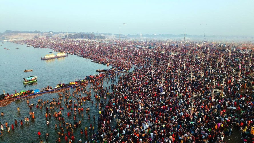 माघी पूर्णिमा पर 2.5 करोड़ श्रद्धालुओं ने किया स्नान,महाकुंभ में स्नानार्थियों की संख्या 48 करोड़ के पार