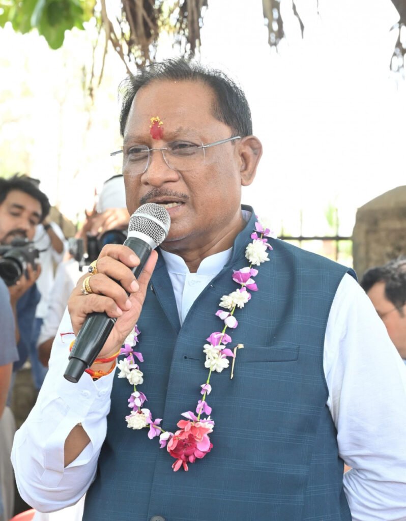 सुशासन तिहार : मुख्यमंत्री अचानक पहुंचे बेमेतरा के सहसपुर,मुख्यमंत्री ने कहा मैं आप लोगों की दुख-तकलीफ जानने आया हूँ