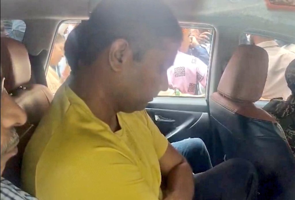 भूपेश के बेटे चैतन्य को 14 दिन की न्यायिक हिरासत में जेल भेजा गया…