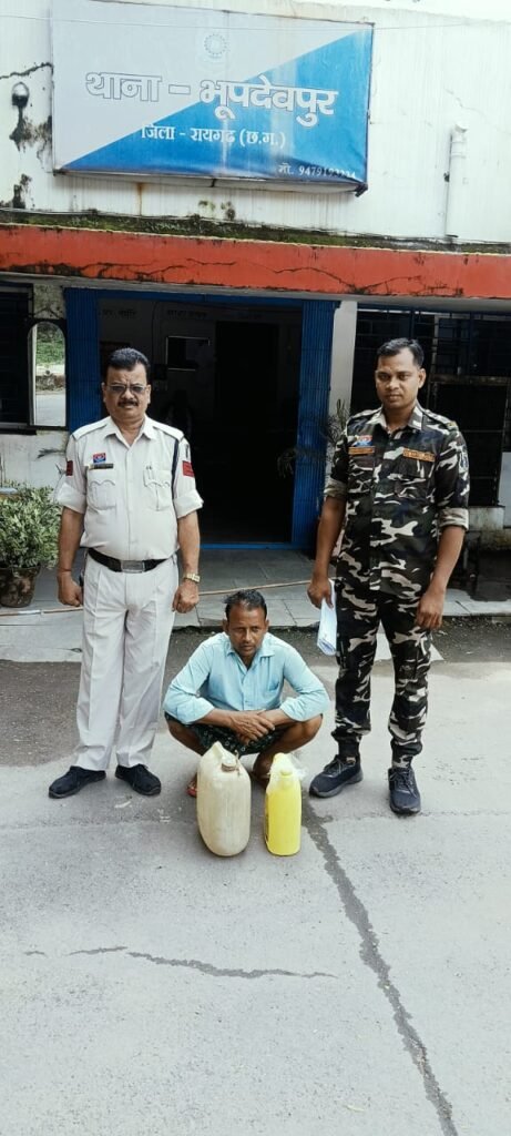 महिला समूह की सूचना पर बिंजकोट में छापेमारी, अवैध शराब बनाने वाला गिरफ्तार