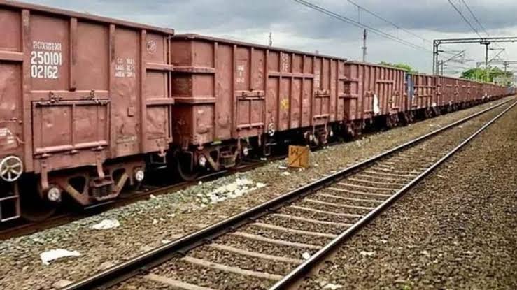 बिलासपुर मंडल ने 195 दिनों में 100 मिलियन टन माल लदान का रिकॉर्ड तोड़ा!