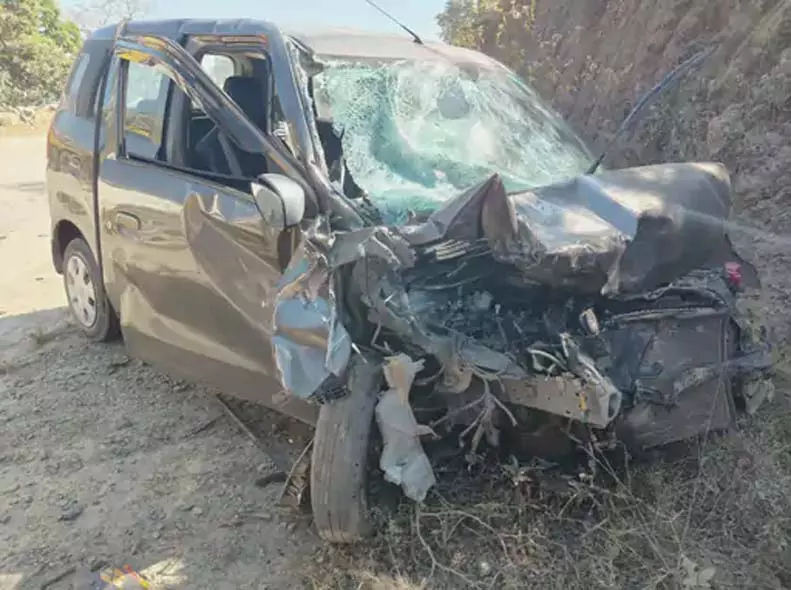 NH-43 पर बेलाघाट के पास तेज़ रफ़्तार ट्रक और कार की आमने-सामने टक्कर..