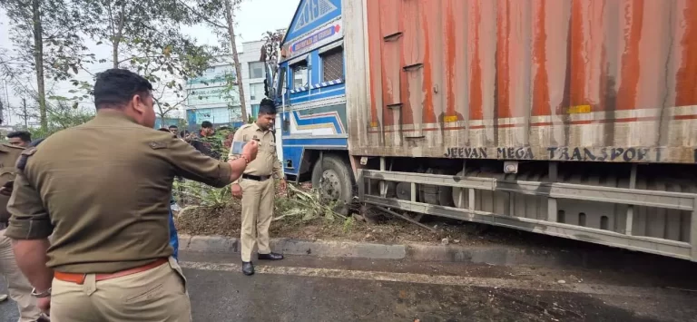 सड़क हादसा: ट्रक ने युवक को बुरी तरह कुचला, मौके पर ही मौत