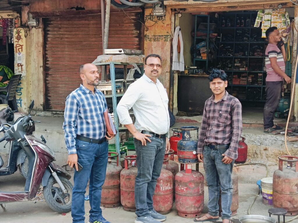 पेट्रोलियम पदार्थों की आपूर्ति को लेकर प्रशासन सतर्क, अफवाहों से बचने की अपील